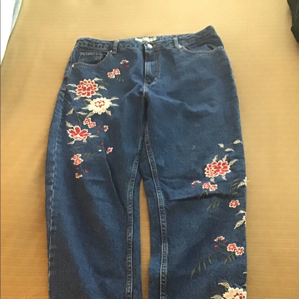 NWOT TOPSHOP EMBROIDERED JEAN